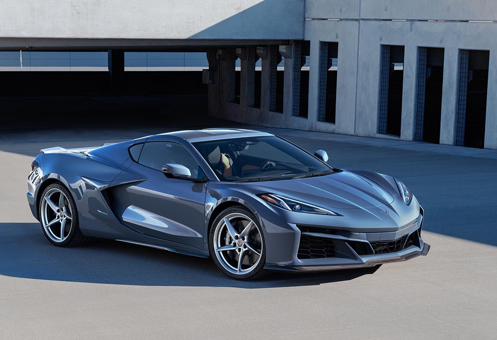 2024-chevrolet-corvette-e-ray-3lz-014.jpg