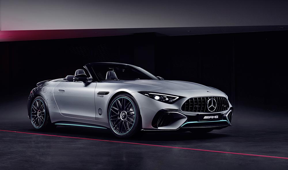 Die Zweifarbenlackierung des Sondermodells orientiert sich am Mercedes-Formel-1-Rennwagen der 2022-Saison.