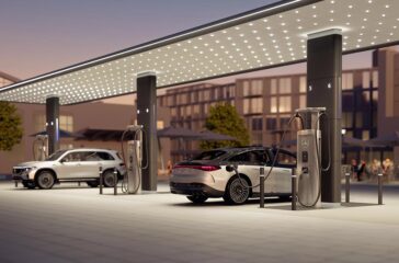 Mercedes-Benz kündigt globales Marken-High-Power-Charging-Netzwerk an: Die Mercedes-Benz Charging Hubs werden sich in wichtigen Städten und Ballungszentren in der Nähe von Hauptverkehrsadern und verkehrsgünstigen Einzelhandels- und Dienstleistungsstandorten einschließlich Mercedes-Benz Händlerstandorten befinden.// Mercedes-Benz to launch global branded high-power charging network: The Mercedes-Benz charging hubs will be located in key cities and urban population centres, close to major arteries, convenient retail and service destinations, including Mercedes-Benz dealership sites.