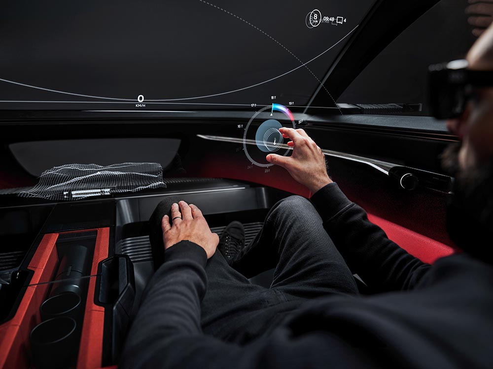Faszinierende Technik: Der Klima-Drehregler wird im Audi activesphere concept virtuell bedient. 