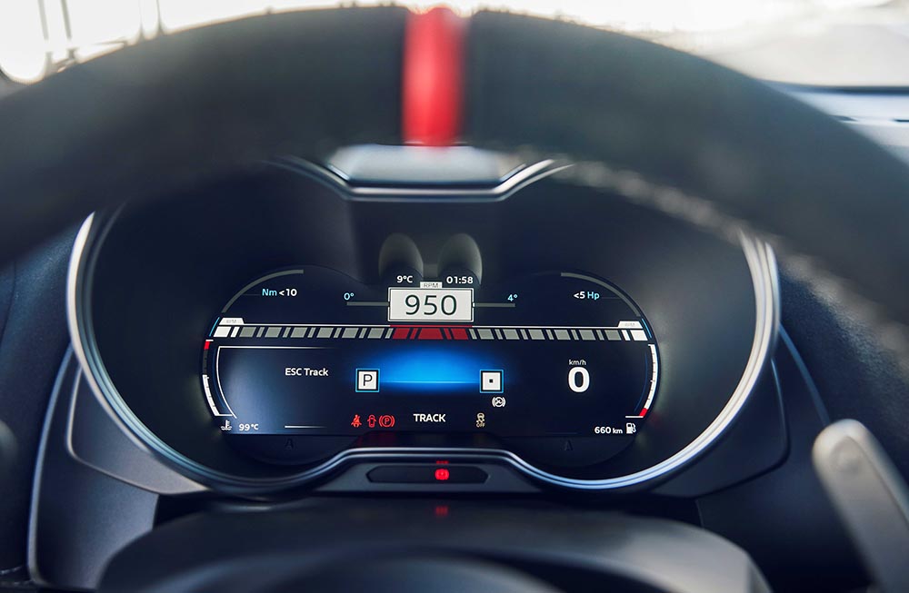 Parameter wie Gasannahme, Ansprechverhalten der Lenkung oder Schaltpunkte des Getriebes sind individuell einstellbar, das ESP und der Auspuffsound ebenfalls.