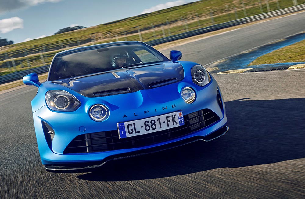 Mit dem neuen A110 R kommt nun die laut Alpine „radikalste Form” des ikonischen Mittelmotor-Sportwagens.