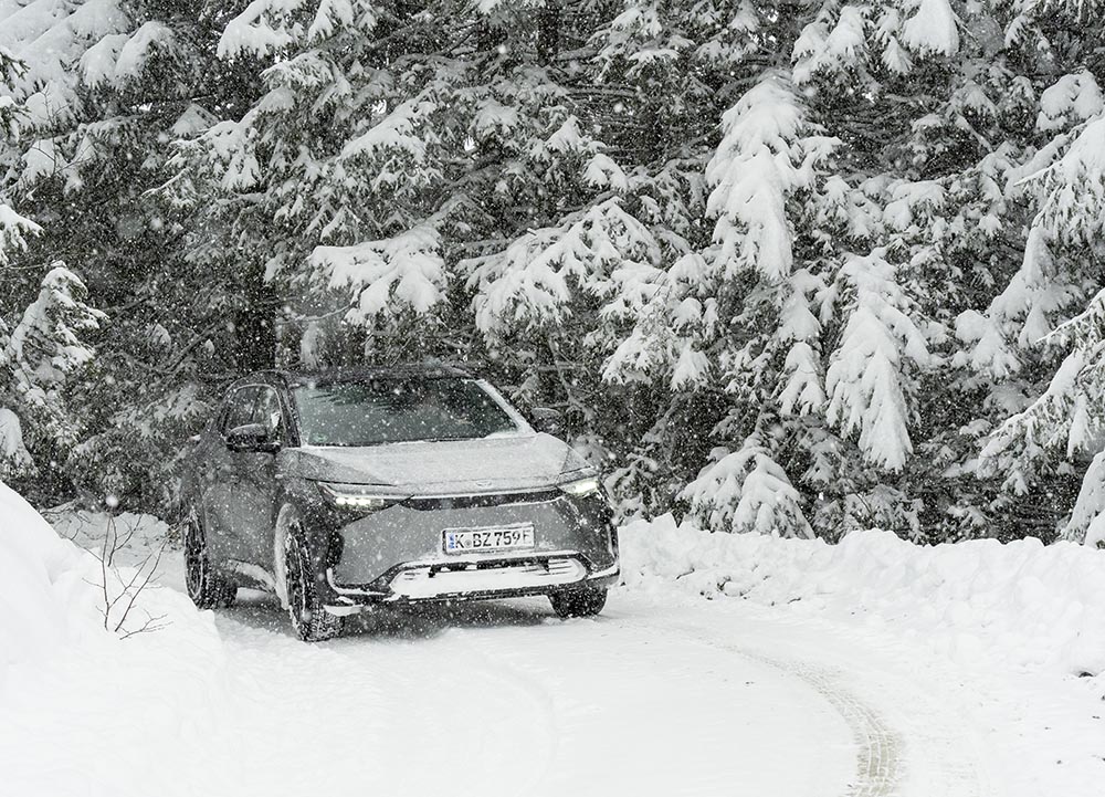 Mit Allradantrieb leistet der batterieelektrische Toyota 160 kW/218 PS.