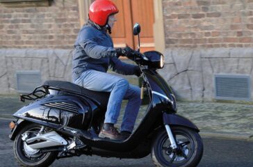 Während die Roller mit Verbrennungsmotor schon seit 2017 zu uns kommen, schafft es die elektrische Bella E erst jetzt