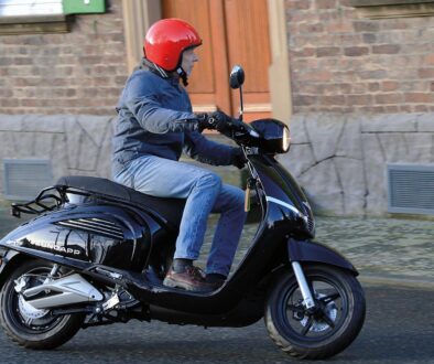 Während die Roller mit Verbrennungsmotor schon seit 2017 zu uns kommen, schafft es die elektrische Bella E erst jetzt