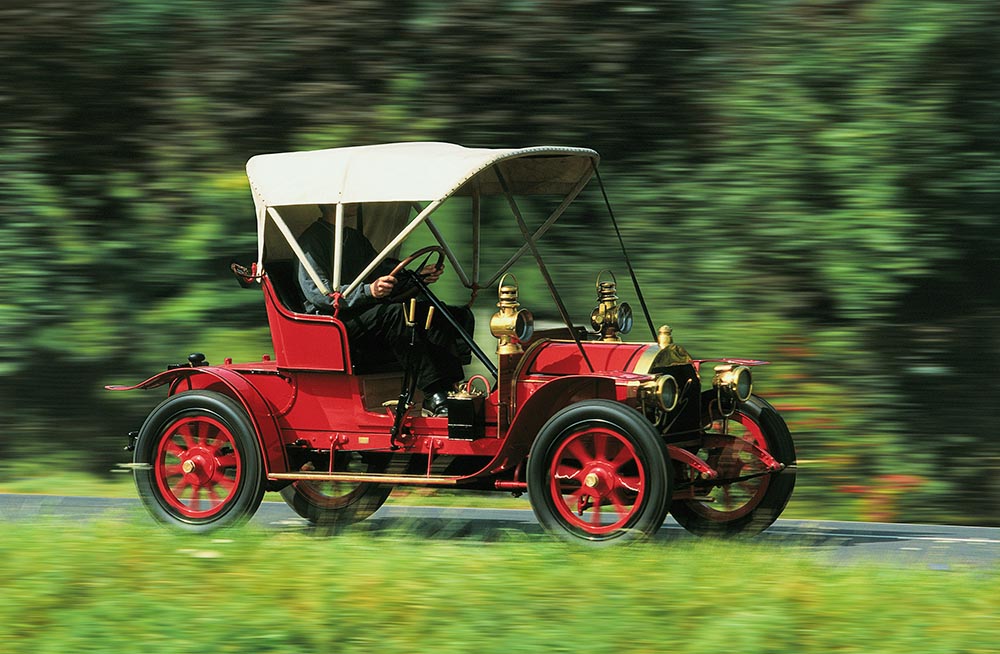 1909: Mit der Produktion des „Doktorwagens“ 4/8 PS vollzieht Opel den Schritt zum vielseitigen, beruflich nutzbaren Automobil.