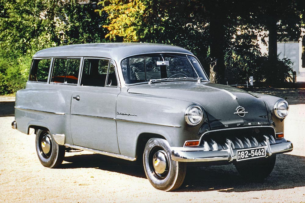 1953: Das Mittelklassemodell Olympia Rekord ist der erste Opel mit moderner Pontonkarosserie.