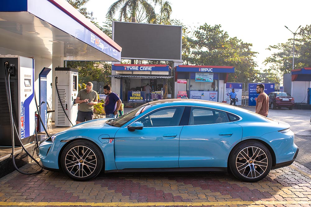 Momentan gibt’s nur rund 2.000 Ladepunkte in Indien. Bis 2027 sollen es 100.000 werden.