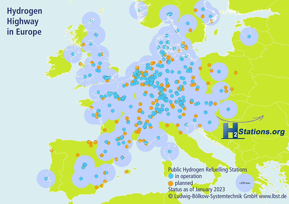 Wassterstoff-Tankstellen in Europa. Blau: Betrieb, Orange: geplant. 