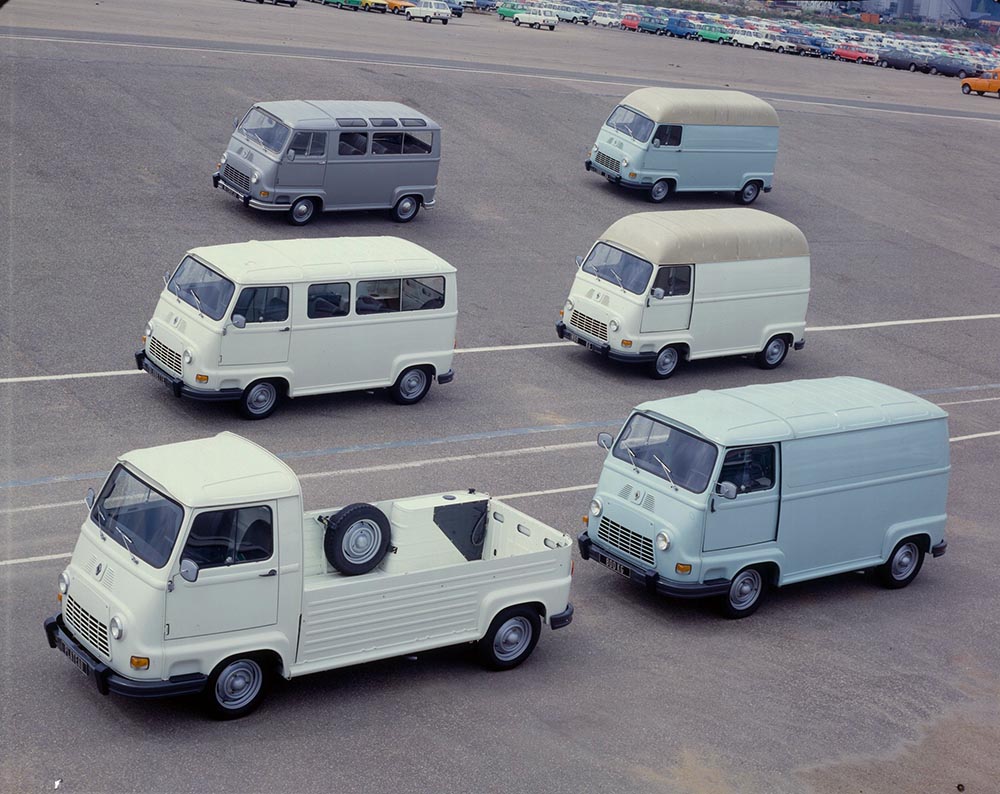 Die Renault Estafette wird in 642 CKD-Sätzen an Dacia geliefert und bis 1978 als rumänischer Transporter vermarktet.