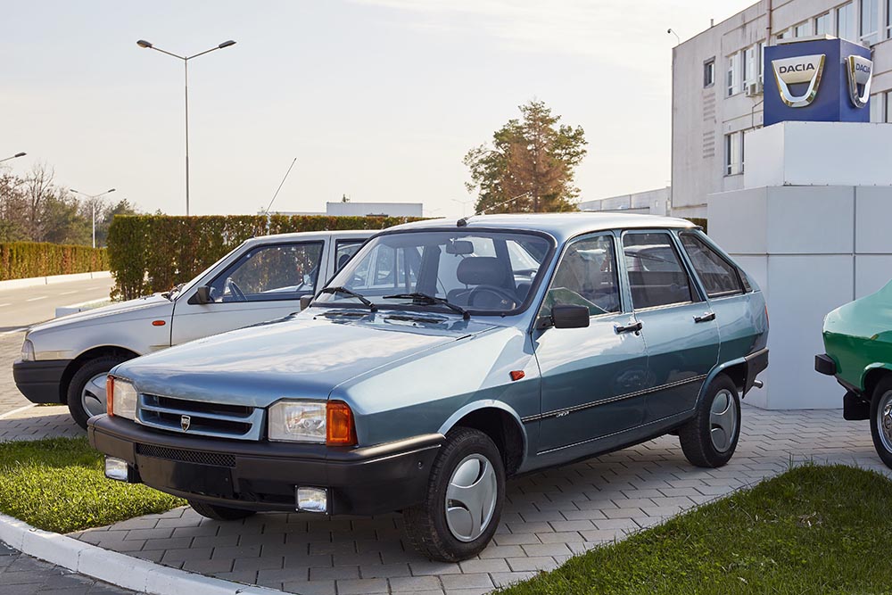 1991: Neu ist der Dacia 1325 Liberta, der die Revolution im Namen trägt und bis 1996 in Produktion bleibt.