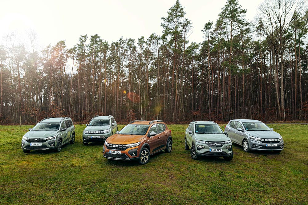Fünf Baureihen bietet in 2023 das optisch aufgewertete Modellprogramm von Dacia.