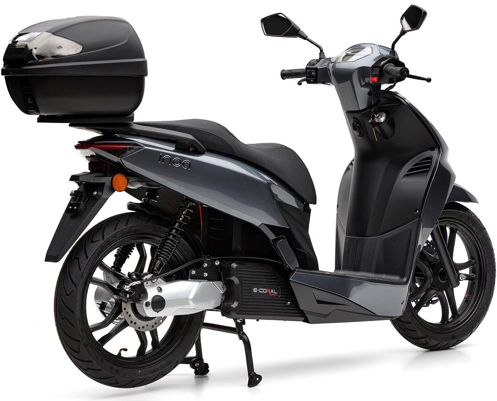 Der Sli7 max steht auf 16-Zoll-Rädern, was mehr Spurstabilität bei höherem Tempo verspricht.