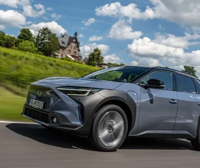 Der Subaru Solterra fällt vor allem wegen seiner eigenwilligen Front auf