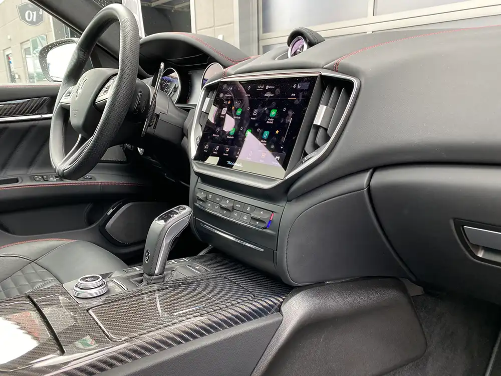 Im aktuellen Maserati Ghibli geht es ebenfalls sehr gediegen zu.