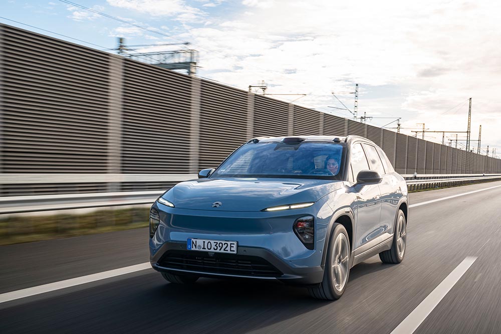 Nach dem ET7 fährt nun also der EL7 vor. Ein stattlicher Premium-SUV, mit geschlossener Front im Tesla-Stil.