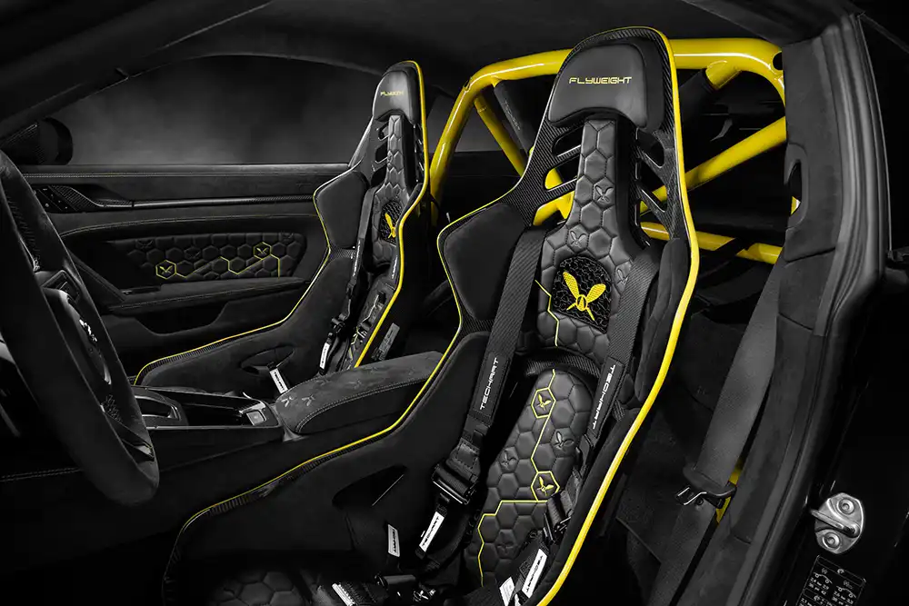 Mit vielen in Harndarbeit gefertigten Details hat Techart den Innenraum des 911 aufgewertet. 