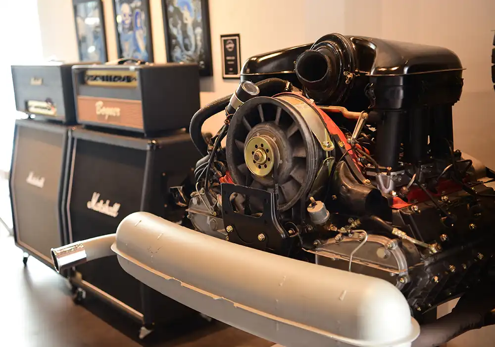 Ein Motor gehört auch zur Ausstellung.