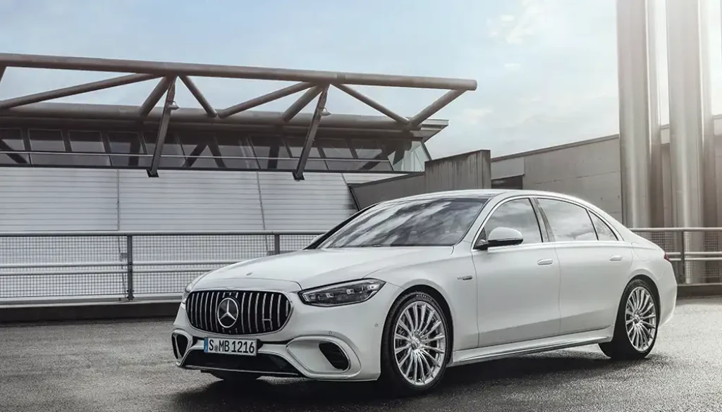 Die stärkste Version der Mercedes S-Klasse ist nun für mindestens 208.400 Euro bestellbar. Foto: Mercedes-AMG