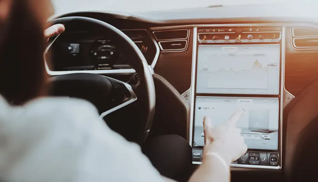 Tesla CockpTesla Cockpit. Foto VadimGuzhva - stock.adobe.comit