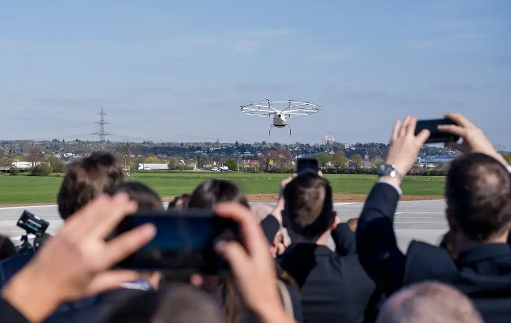 Volocopter-2X in Aktion bei der Eröffnungsfeier.