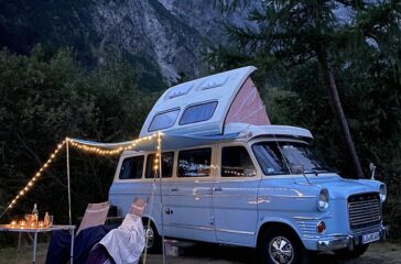 Diesen liebevoll umgebauten Oldtimer mit V6-Motor kann man über AlpacaCamping für rund 129 Euro pro Tag anmieten
