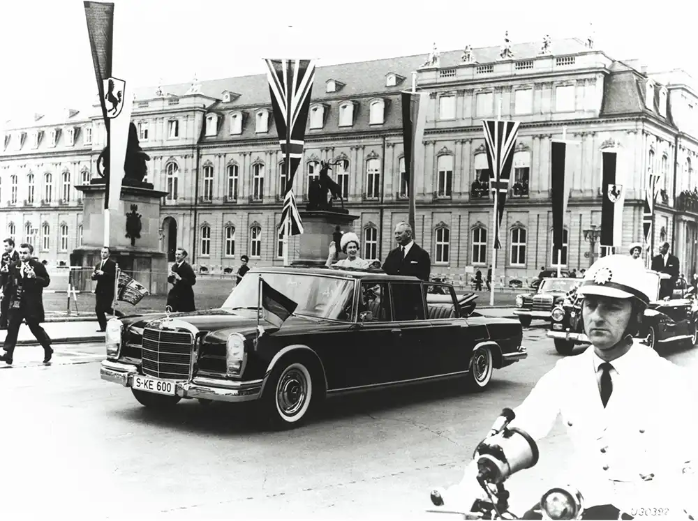 Während ihres Staatsbesuchs in Deutschland 1965 wurde Queen Elizabeth II standesgemäß chauffiert.