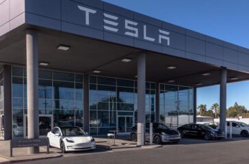 Tesla steht mal wieder wegen des Autopiloten unter Druck