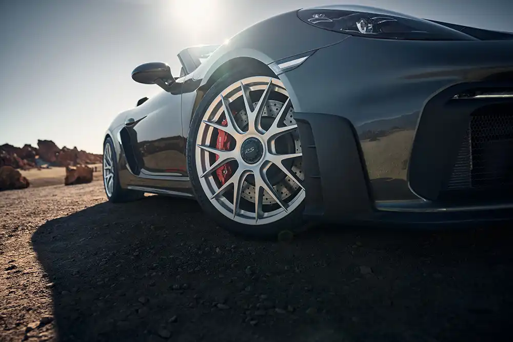 Besonders leicht: Das Magnesium-Schmiederad gibt es als Extra.