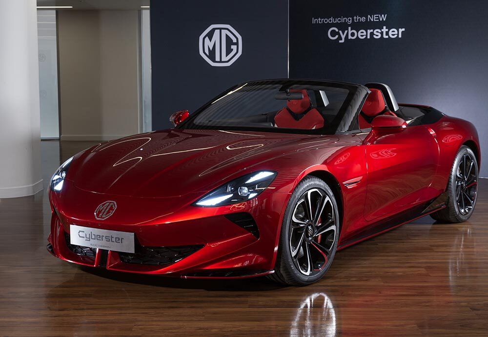 MG hat in seiner englischen Heimat die Serienversion des Cyberster vorgestellt und wohl auch Preise angedeutet. Demnach soll der E-Roadster bei rund 63.000 Euro starten