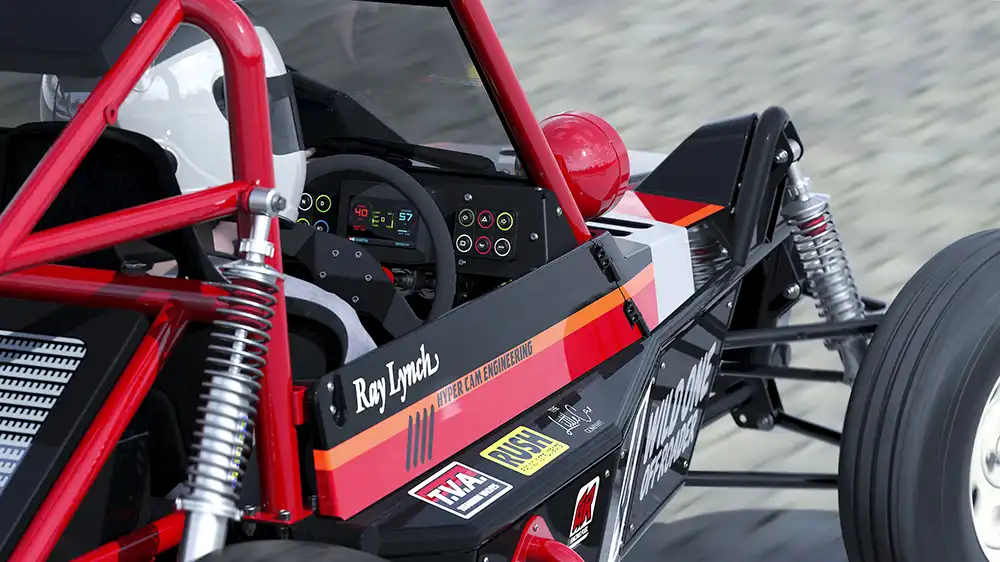 Der Wild One Max wird ein digitales Cockpit erhalten, welches sogar den Markennamen des Herstellers Tamiya zeigt. 