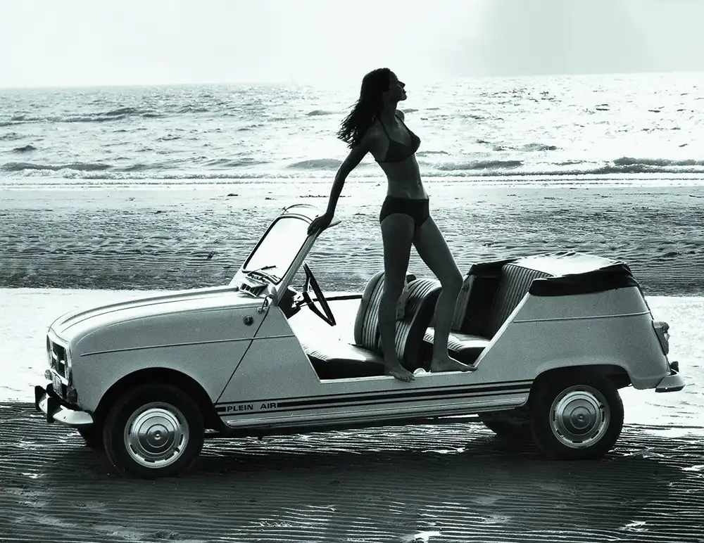 Bei Sinpar geht 1968 der Renault 4 Plein Air mit Faltverdeck und ohne Türen in Serie.