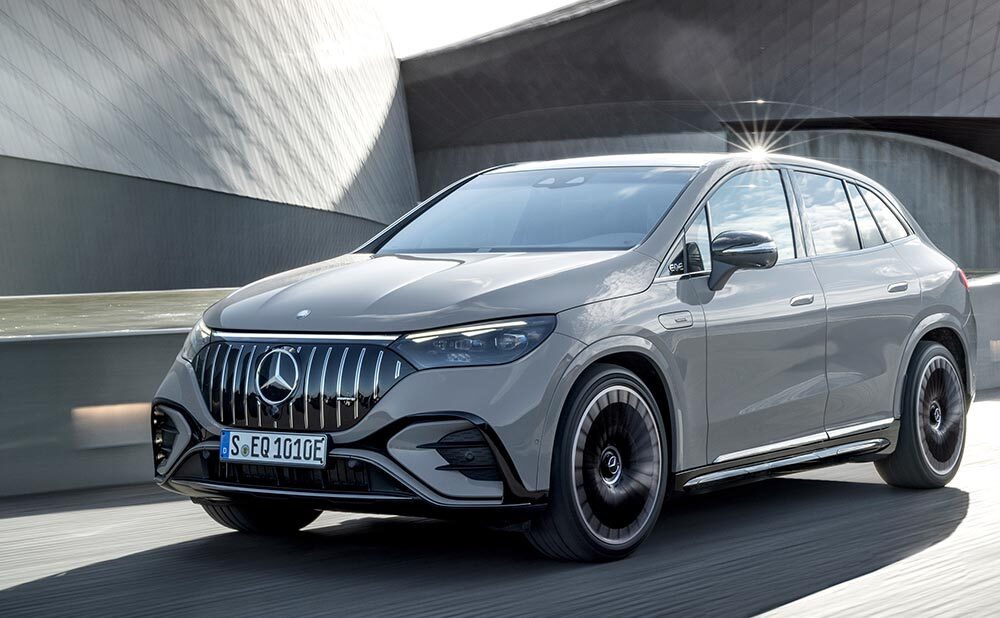 Der neue Mercedes-AMG EQE 53 4MATIC+ SUV (Vorläufige Angaben WLTP | Stromverbrauch kombiniert: 27,8–22,6 kWh/100 km; CO2-Emissionen kombiniert: 0 g/km; Elektrische Reichweite: 375–470 km); Exterieur : MANUFAKTUR alpingrau uni ; Interieur: Leder Nappa AMG - schwarz / spacegrau;Vorläufige Angaben WLTP | Stromverbrauch kombiniert: 27,8–22,6 kWh/100 km; CO2-Emissionen kombiniert: 0 g/km; Elektrische Reichweite: 375–470 km* The new Mercedes-AMG EQE 53 4MATIC+ SUV (Provisional data WLTP | combined electrical consumption: 27.8–22.6 kWh/100 km; combined CO2 emissions: 0 g/km; Electrical range: 375–470 km); exterior: MANUFAKTUR alpine grey solid; interior: AMG nappa leather - black / space grey;Provisional data WLTP | combined electrical consumption: 27.8–22.6 kWh/100 km; combined CO2 emissions: 0 g/km; Electrical range: 375–470 km*