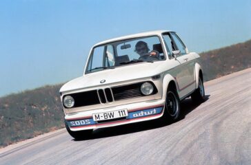 Der BMW 2002 Turbo debütierte 1973 als erstes europäisches Serienfahrzeug mit Abgasturbolader und Benzineinspritzung