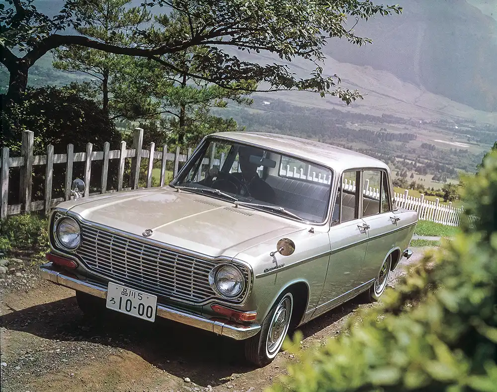 Die zweite Colt-Generation startete parallel zum Mitsubishi Colt 600 in der kompakten Mittelklasse als Mitsubishi Colt 1000 in Form einer viertürigen Stufenhecklimousine.