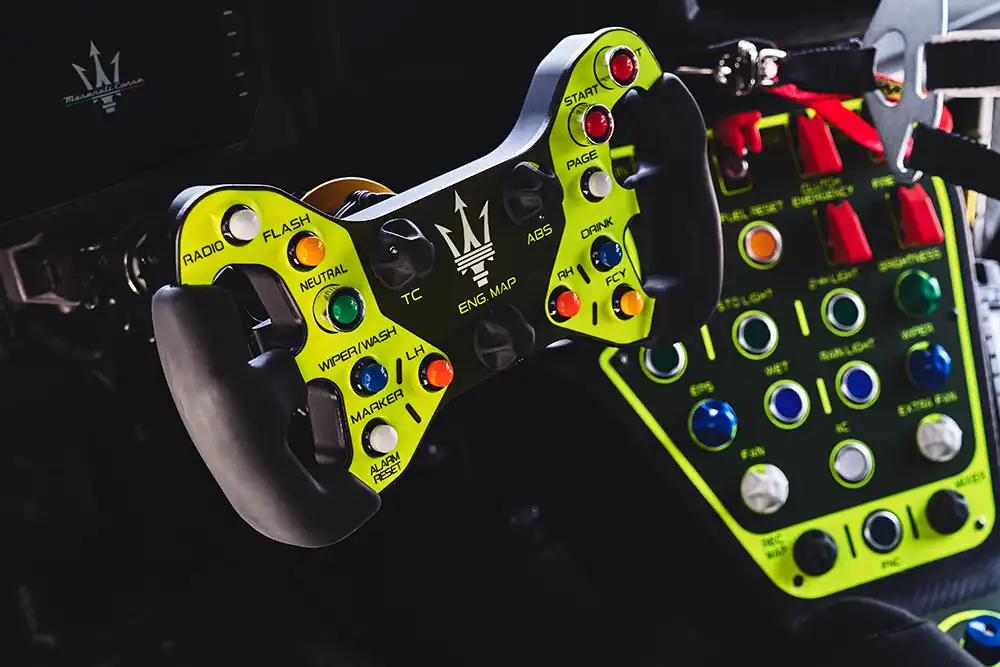 Am Arbeitsplatz des Maserati GT2. 