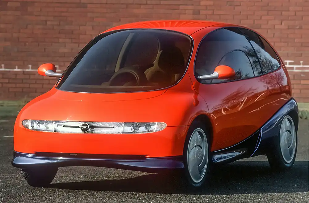 1992 präsentierte Opel die Zukunftsstudie Twin mit zwei Radnabenmotoren für lokal emissionsfreien innerstädtischen Verkehr, für den Überlandverkehr steht ein 0,8-Liter-Dreizylinder-Benziner bereit.