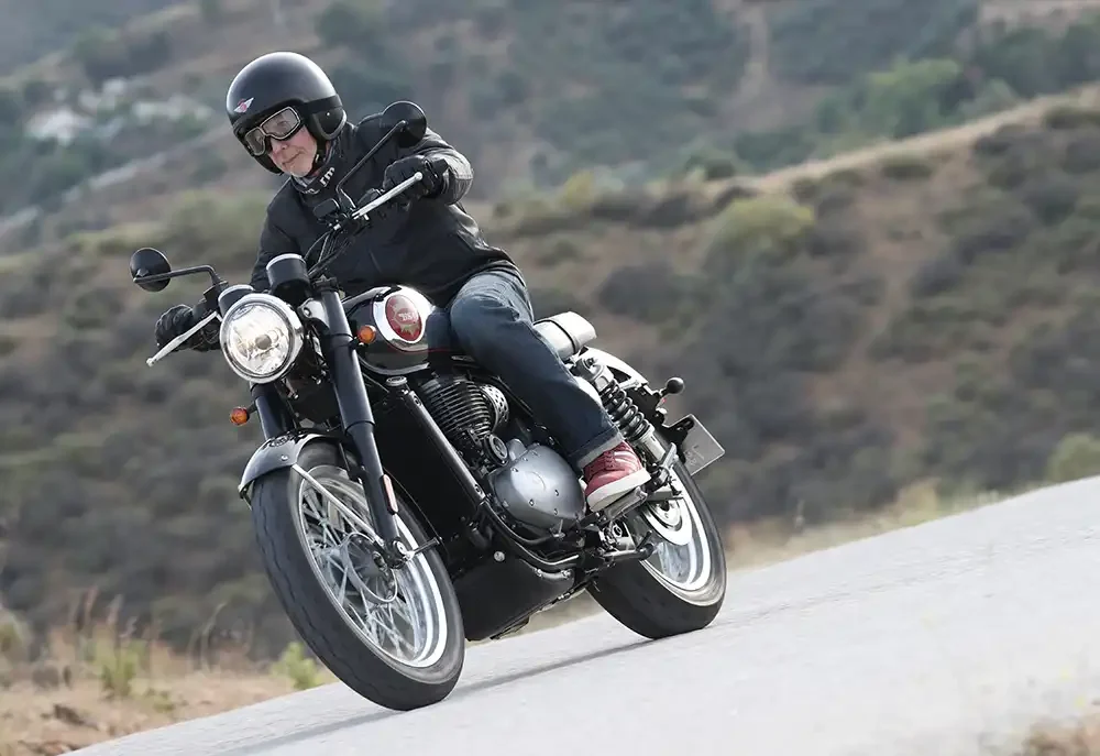 Unten herum zickt der Single kaum noch, ab 3.000 Umdrehungen gibt‘s gleichförmigen Schub bis zum flachen Drehmomentgipfel bei 4.000 Touren. Foto: BSA