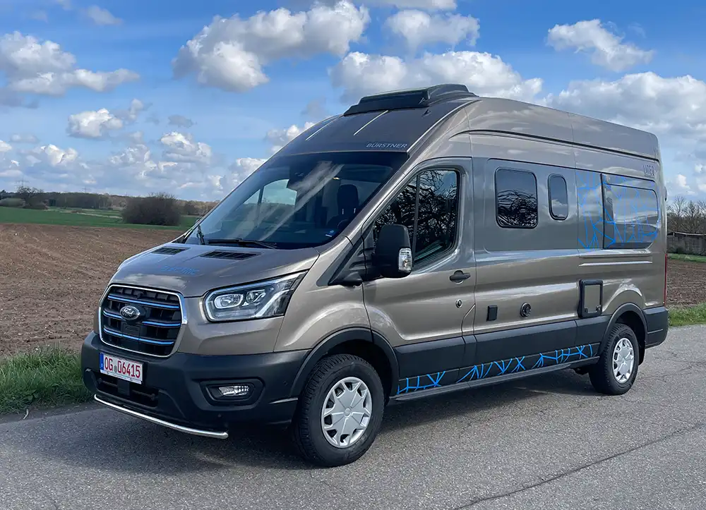 Bürstner will mit dem Lineo electric 590C auf Ford-Transit-Basis als erster der großen Hersteller ein serienreifes E-Wohnmobil vorstellen.