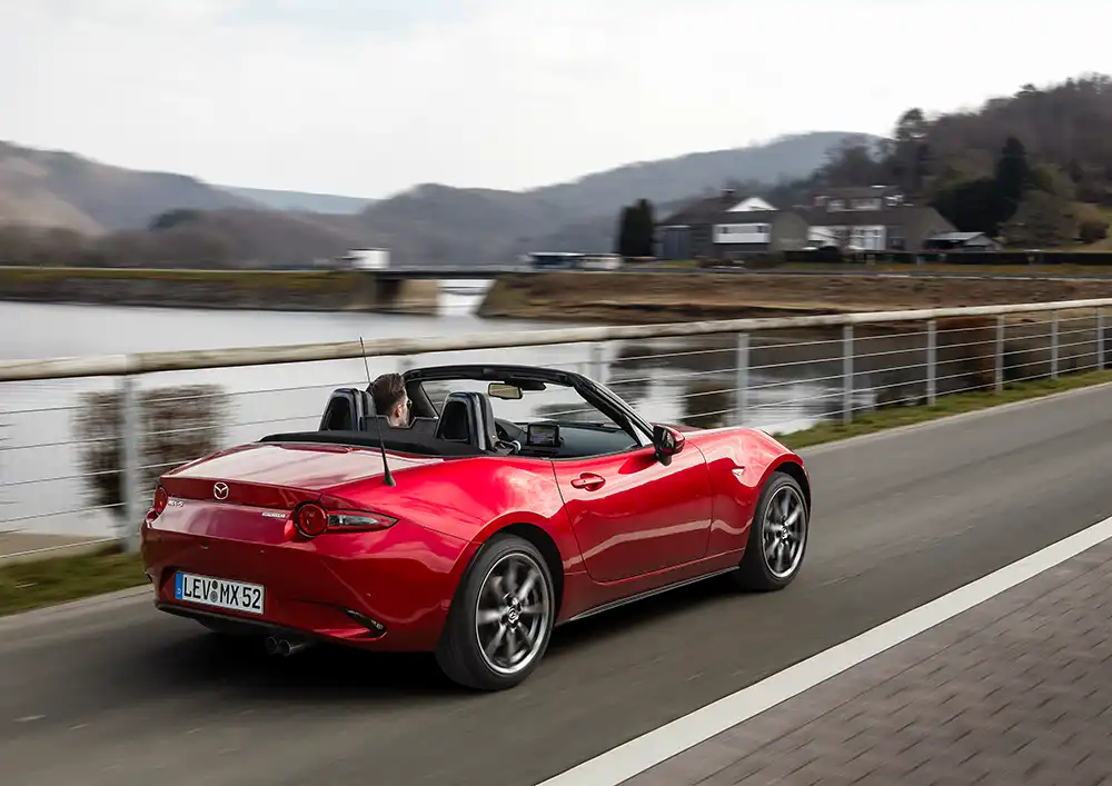 Hinterradantrieb und wenig Gewicht sorgen für agiles Fahrverhalten beim Mazda MX-5.