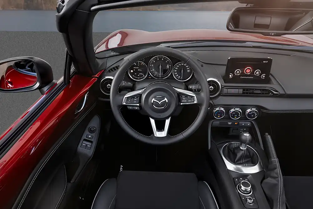 Das Interieur des Mazda MX-5 ist schick und modern.