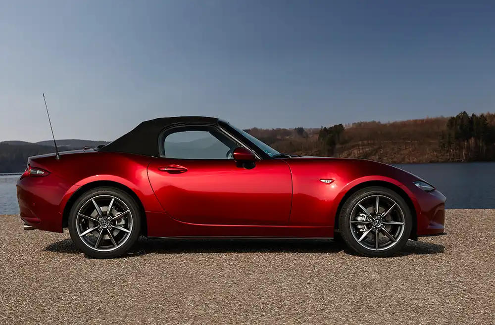 Geschlossen macht der Mazda MX-5 eine gute Figur - eigentlich will er aber offen gefahren werden.