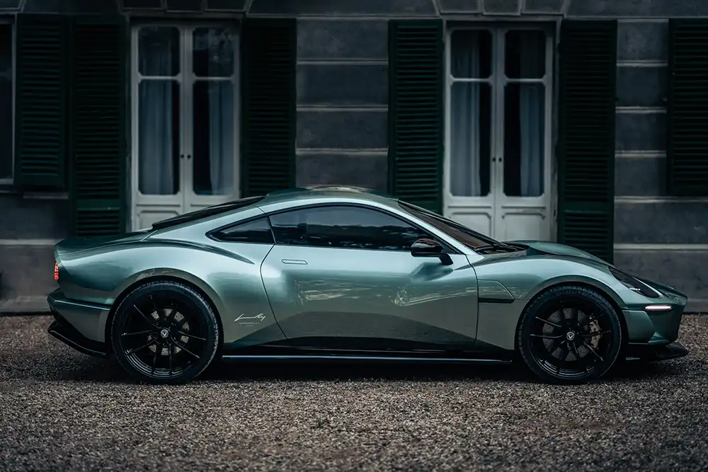 Entworfen hat das Elektro-Coupé Caterham-Chefdesigner Anthony Jannarelly. 