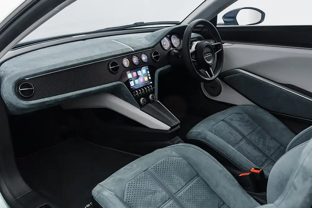 Auf sonst übliche Chrom- und Metall-Accessoires verzichtet der Project V.