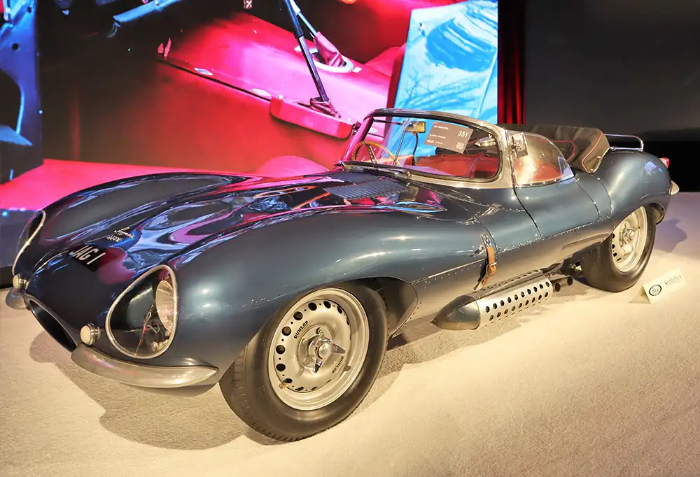 Ein von RM Sotheby’s versteigerter Jaguar XKSS Roadster von 1957 wechselte für 12,2 Millionen Euro seinen Besitzer.