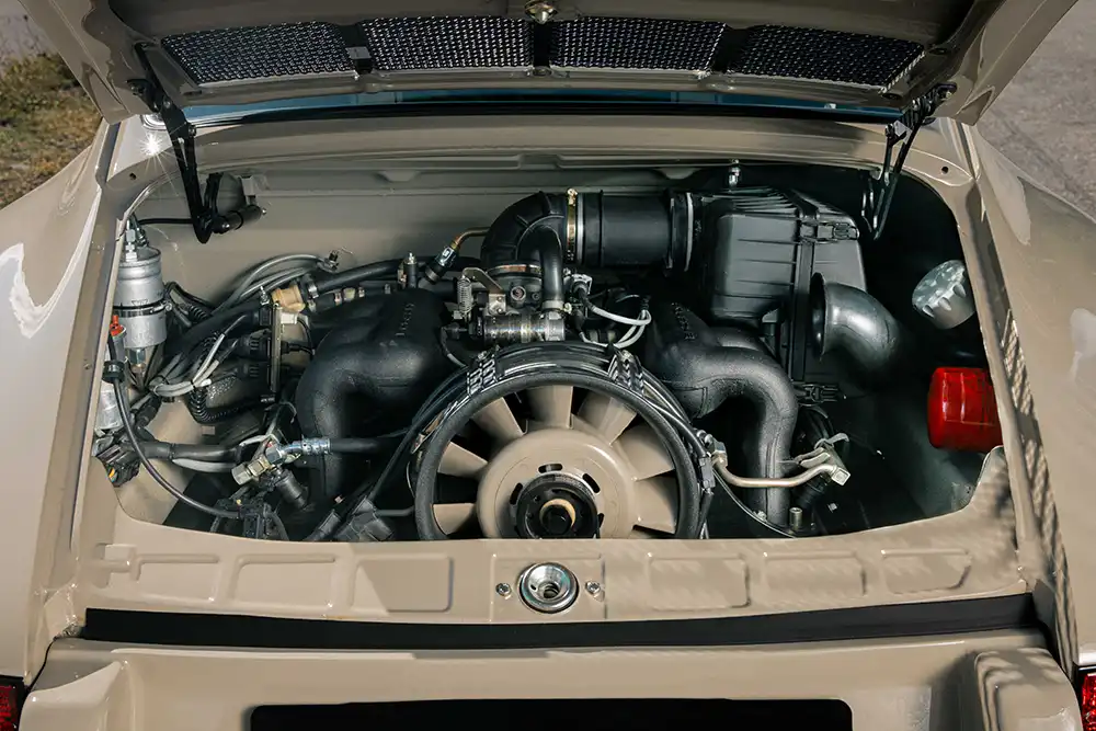 Blick in den Motorraum.