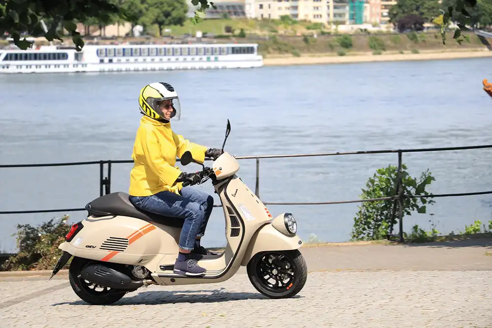 Auch bei der neuen GTV 300 schlägt das bewährte flüssigkeitsgekühlte hpe-Herz mit Vierventiltechnik. 23,8 PS bei 8.250 U/min und 26 Nm Drehmoment leistet der Motor.