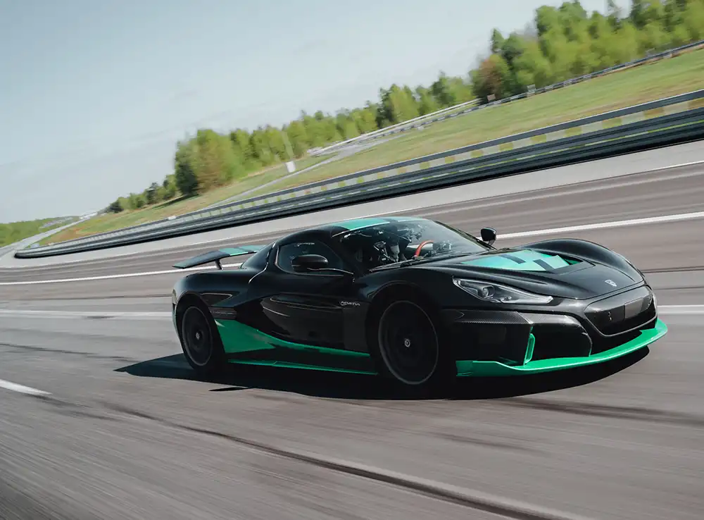 23 neue Performance-Rekorde soll der Rimac Nevera auf einem Testgelände bei Papenburg eingefahren haben.