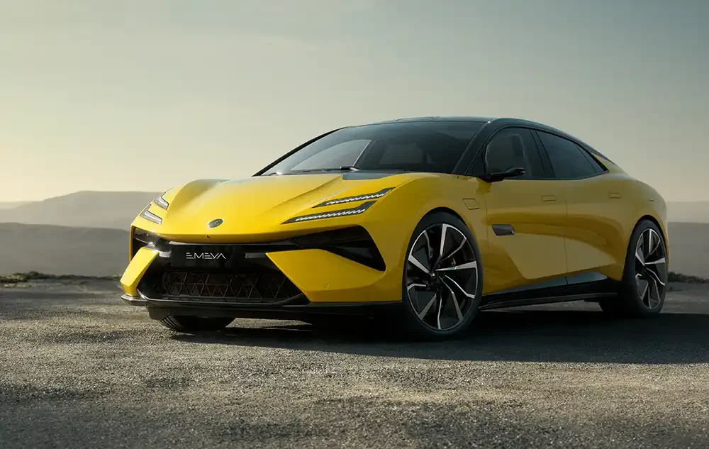 Mit der der über fünf Meter langen, aber im Design gut proportionierten Gran-Turismo-Limousine Emeya zielt Lotus auf Wettbewerber wie den Porsche Taycan, aber auch den Mercedes-AMG EQE Foto: Lotus