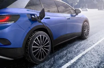 Auch E-Autofahrer müssen sich mit dem Thema Winterreifen beschäftigen. Foto: Michelin